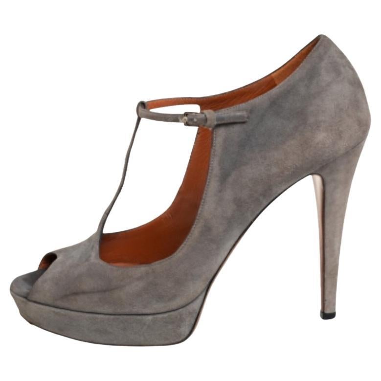Gucci Grey Suede Platform Peep Toe Ankle Strap Sandals  Size 39 For Sale