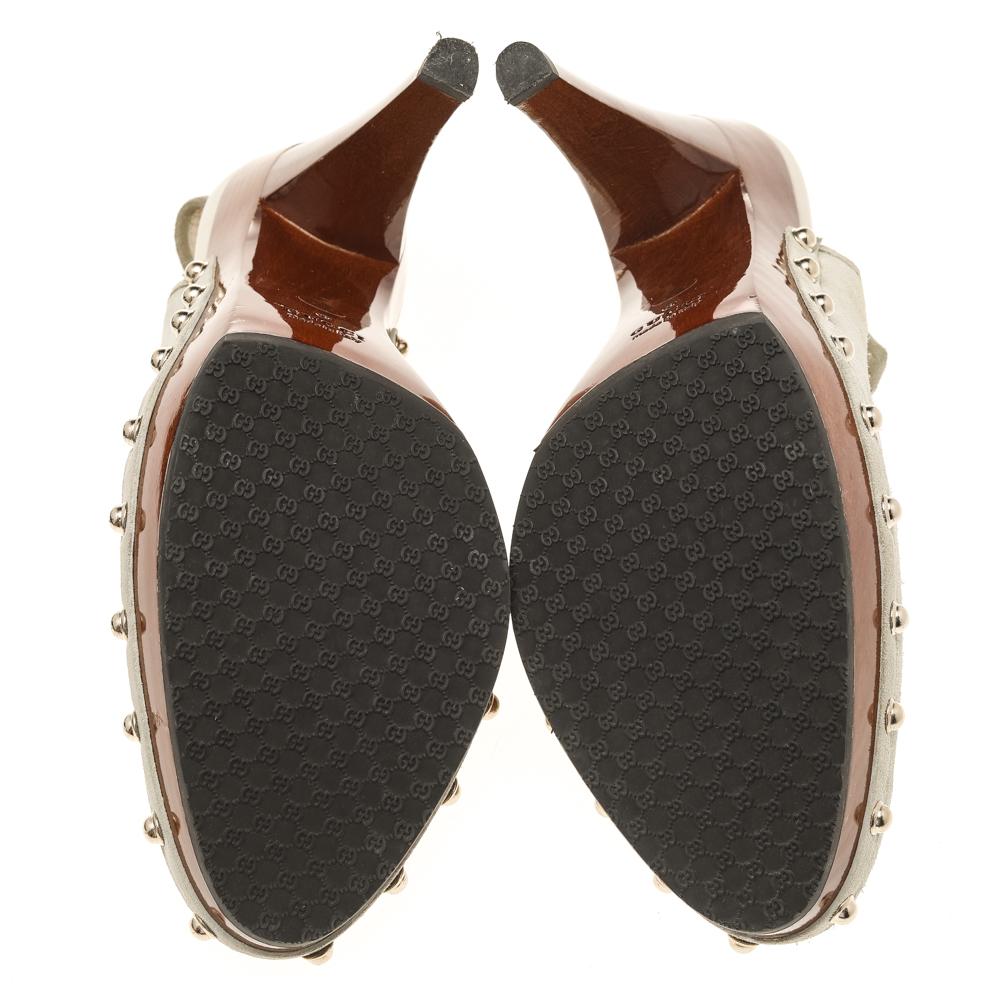 Gucci Grey Suede Platform Slingback Sandals Size 39.5 In Good Condition For Sale In Dubai, Al Qouz 2