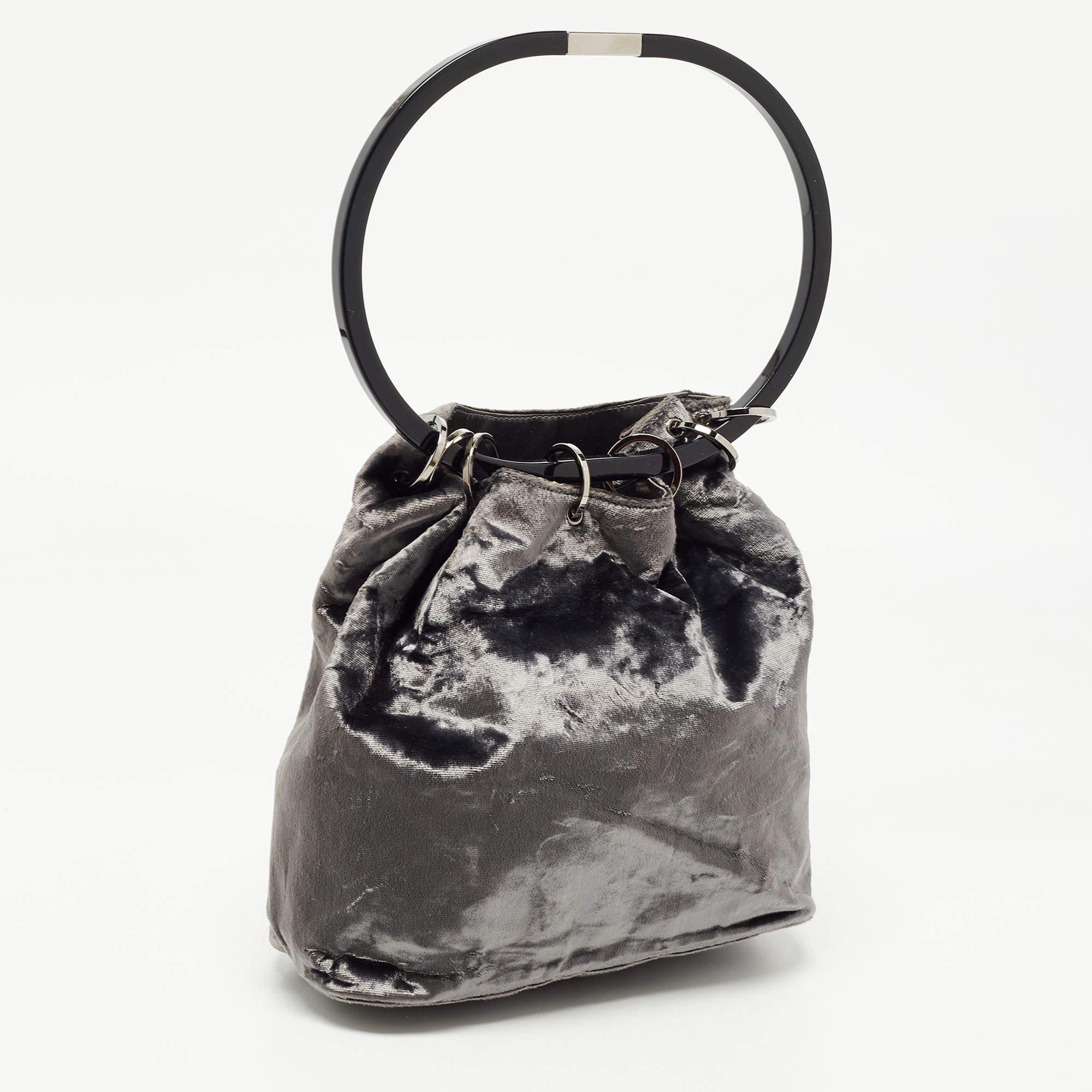 Gucci Grey Velvet Ring Loop Handle Bucket Bag In Excellent Condition In Dubai, Al Qouz 2