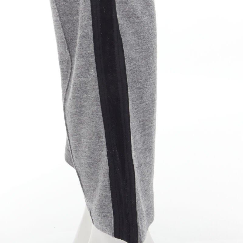 Gucci - Pantalon de survêtement large en viscose de coton grise avec bande latérale noire XS en vente 3