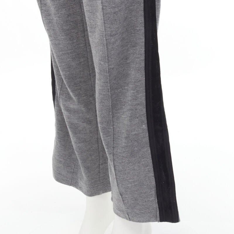 Gucci - Pantalon de survêtement large en viscose de coton grise avec bande latérale noire XS en vente 4