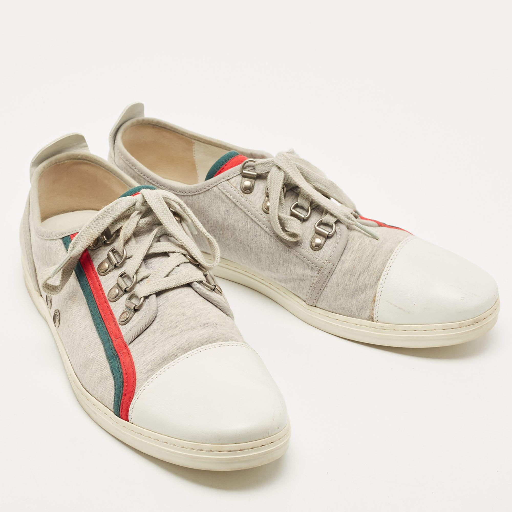 Gucci, scarpe da ginnastica basse in pelle e tessuto grigio/bianco, misura 44,5 In condizioni discrete a Dubai, Al Qouz 2