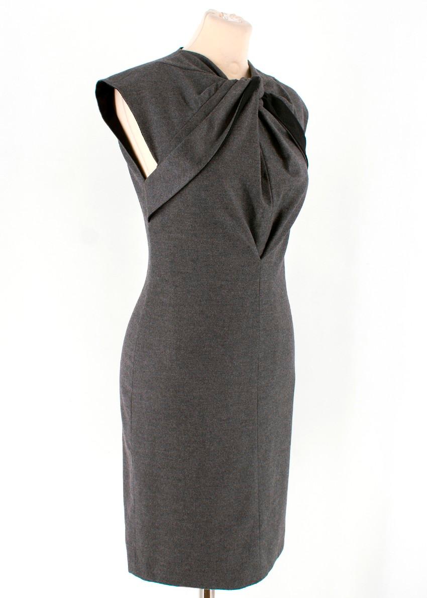 Gucci Grey Wool Twist Dress

-Grey dress with twist neckline
-Features black accents
-Tailored around the waist 
-Hidden zip at the back

Approx.
Length - 90cm
Bust - 38cm