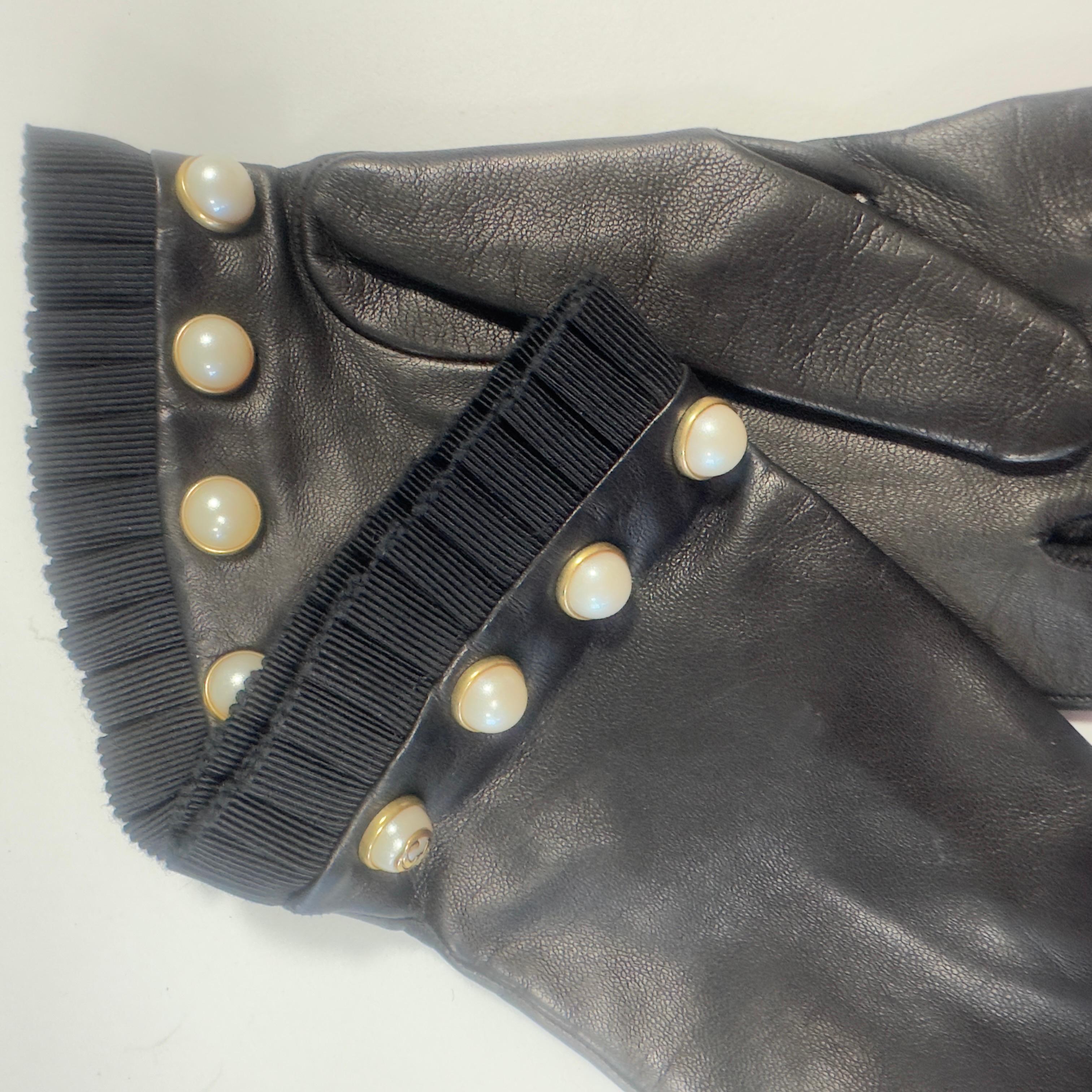 Gucci - Guanti in Pelle con Bottoni Perla GG, neuwertig im Angebot 7