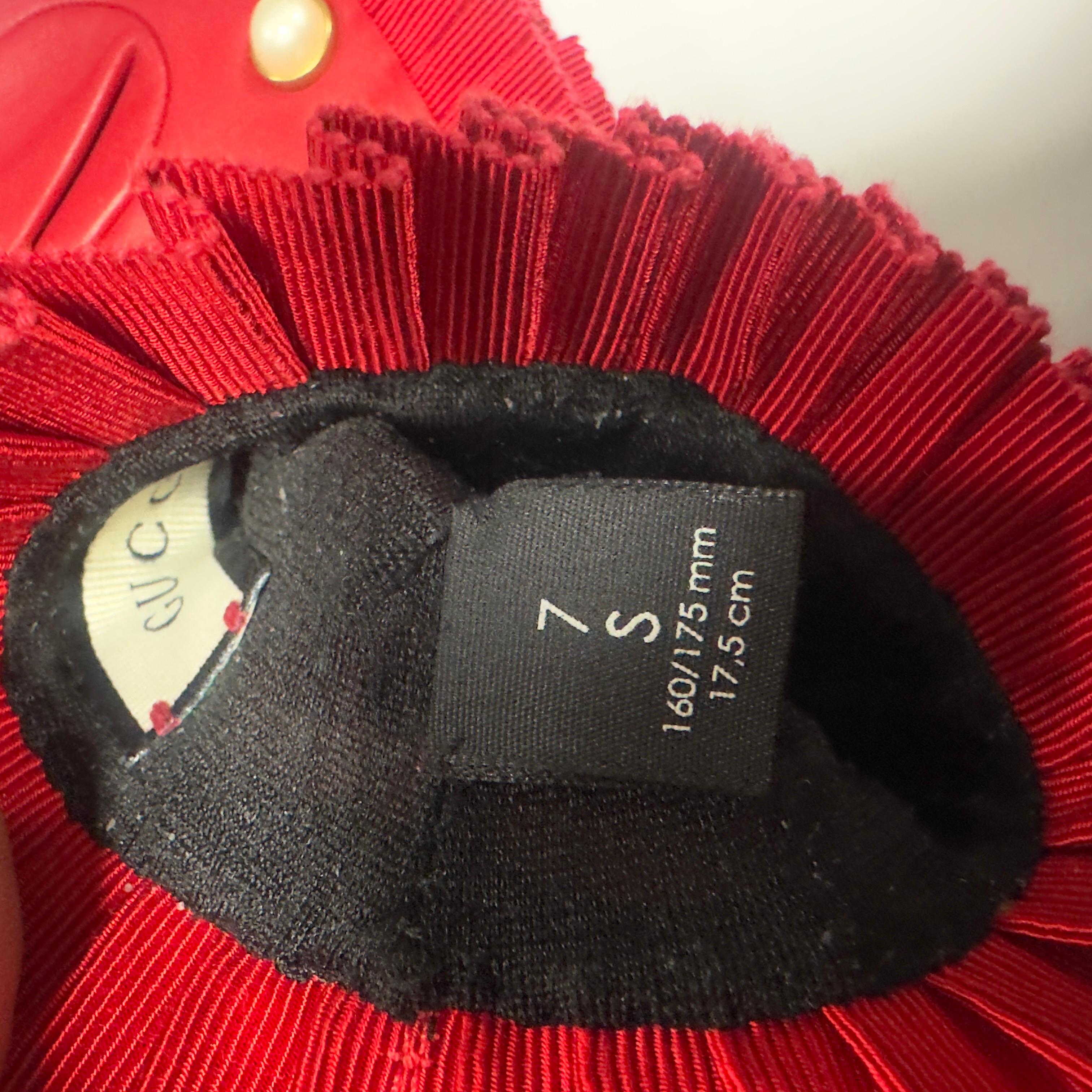 Gucci - Guanti in pelle rossa con bottoni perla, taglia 7/S, nuovi im Angebot 3