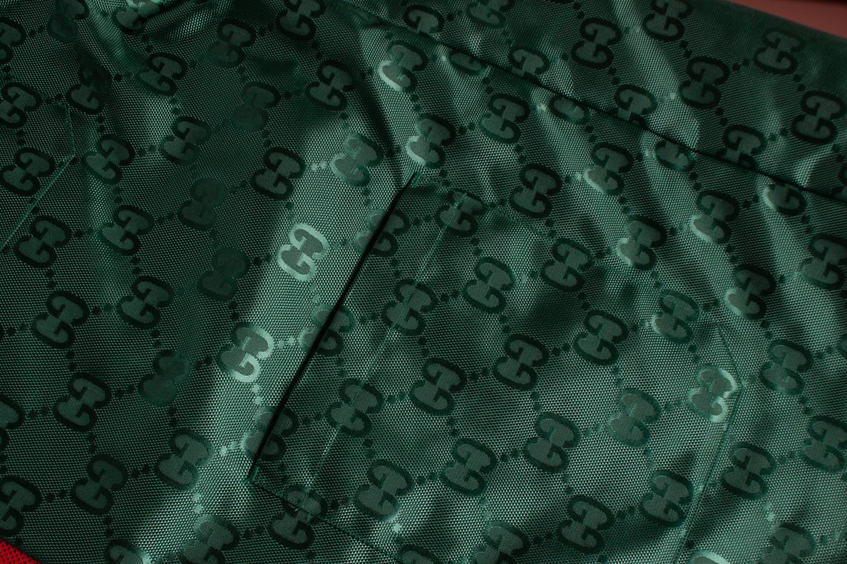 Gucci, Gucci GG Canvas Bowlinghemd aus Nylon in Grün im Angebot 2