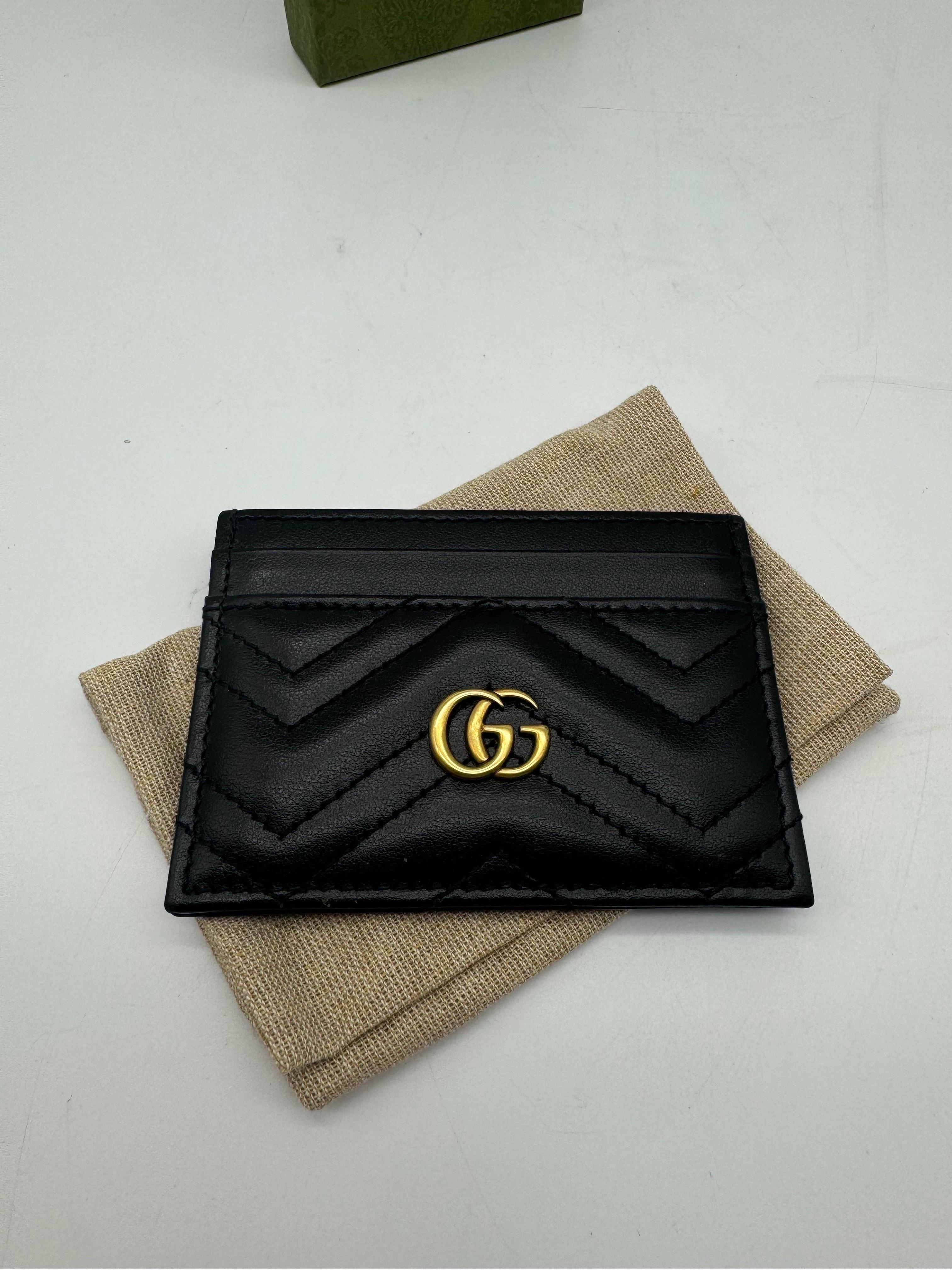beautiful Gucci Marmont card holder in mint condition with case
