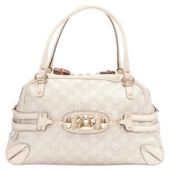 Guccisima sac Boston Wave à monogramme blanc en forme de mors en bambou avec mors embossé