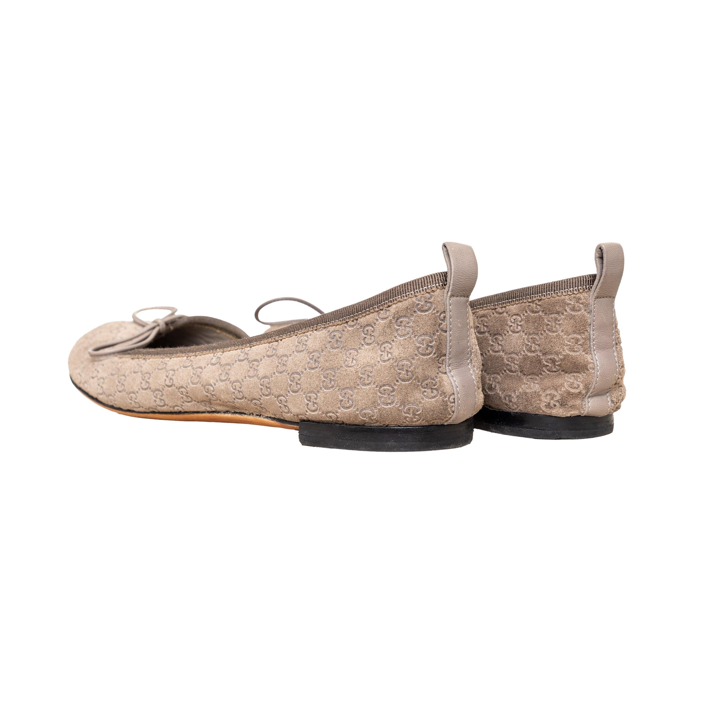 Upgrade your everyday style with the Gucci Guccissima Ballet Flats. Made of luxurious suede leather with the iconic Guccissima pattern, these flats are both chic and durable. With a comfortable leather-lined insole and elegant bow accent, these