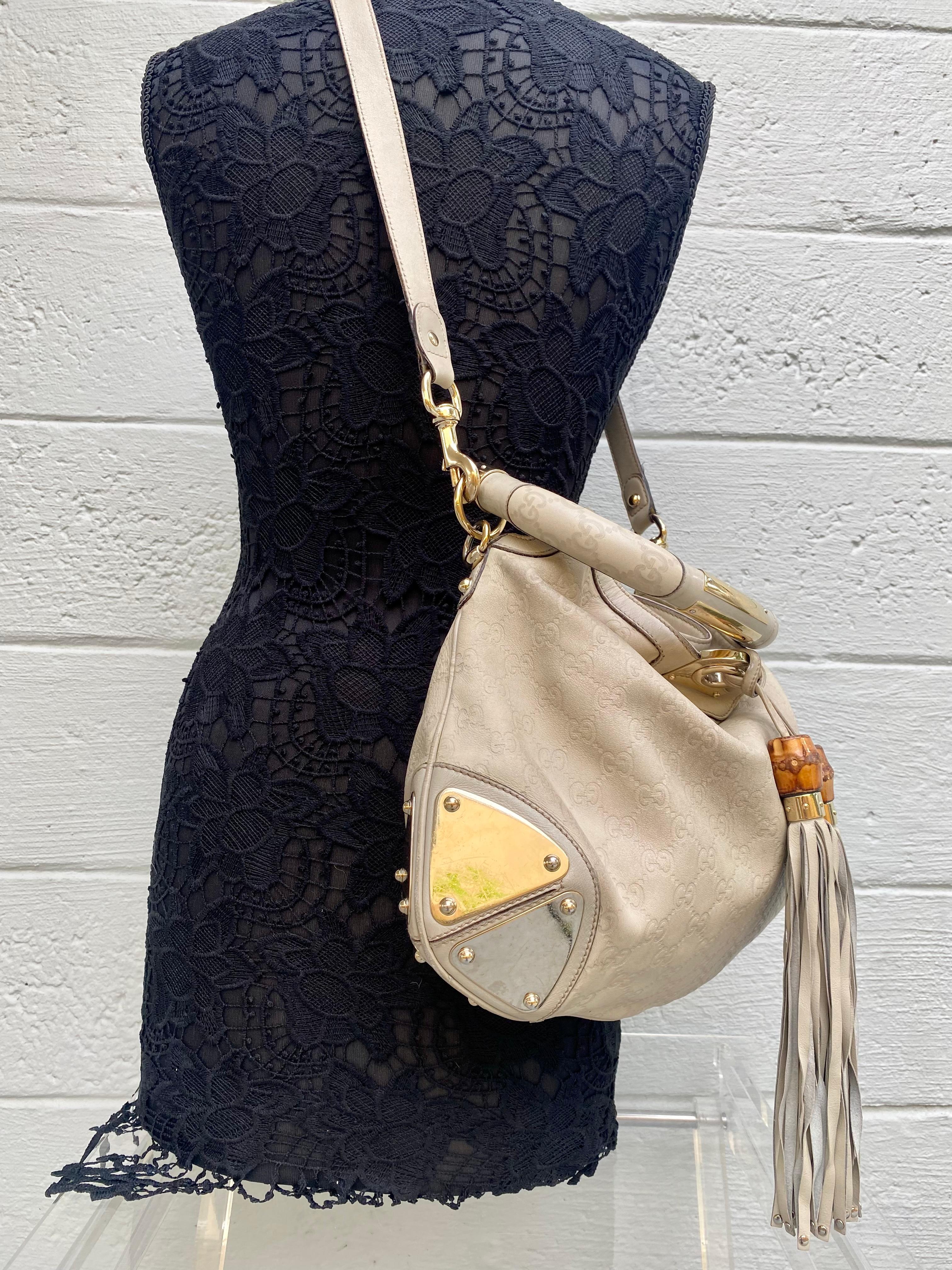 Beige Sac à bandoulière Gucci Guccissima en cuir gris Indy avec poignée supérieure en vente