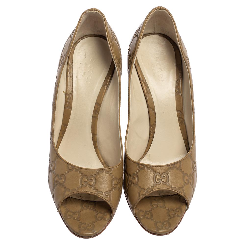 The Guccissima embossing on the surface of smooth grey leather and a timeless silhouette are some elements that make these Gucci pumps iconic and closet-worthy. They are completed with peep-toes and are raised on slender heels.

Includes: Original