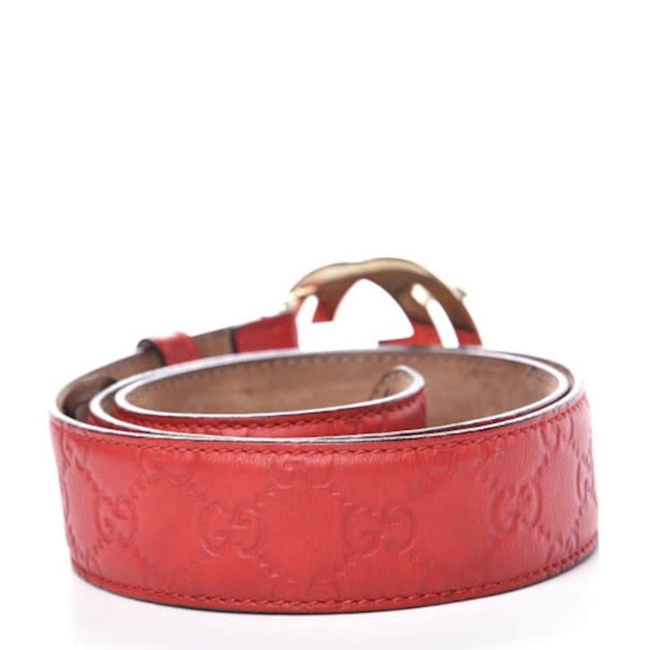 This Gucci Belt is made of red leather embossed with Gucci GG monogram and futures an interlocking GG logo gold tone buckle.

COLOR: Red
MATERIAL: Leather
ITEM CODE: 214351
SIZE: 95/38
CONDITION: Great. This pre-loved item shows a few discreet