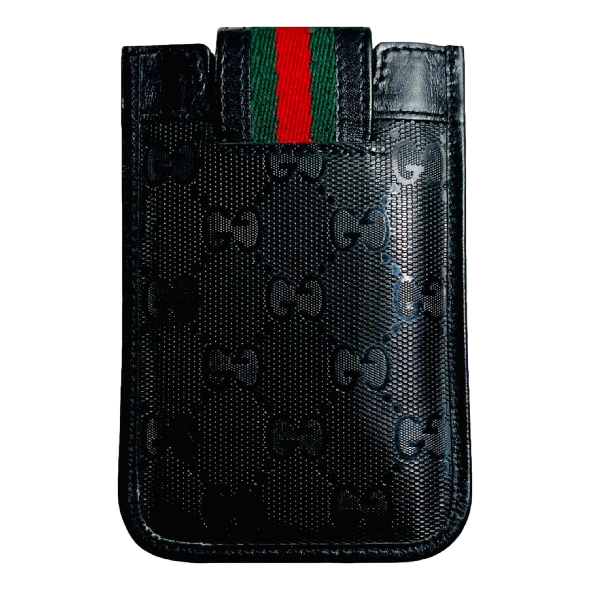 Gucci Guccissima Leather iPhone Case

Black case designed with iconic 'GG' logo monogram.

Detailed with the brand's signature green & red striped snap button closure.

Size – Height 13cm, Width 8cm, Depth 1cm

Condition – Very Good

Composition –