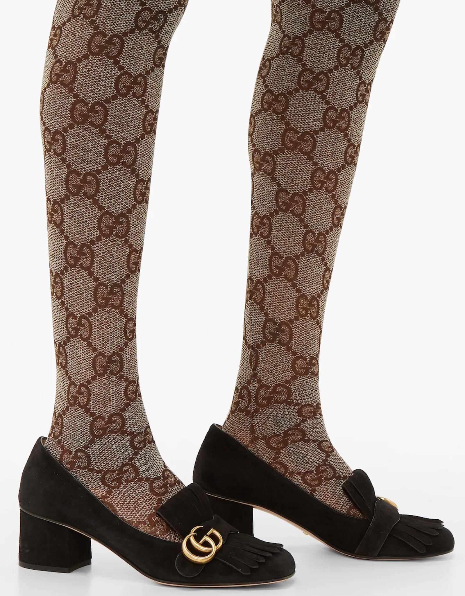 Tüll-Tight/Strümpfe mit GG-Motiv von Gucci in Beige/Elfenbein mit elastischem Bund:: Stretch-Passform und GG-Muster auf dem ganzen Körper. 

FARBE: Beige/Ebenholz
MATERIAL: 95% Polyamid:: 5% Elastan
GRÖSSE: Mittel
ITEM CODE: 523697
KOMMT MIT: Box::