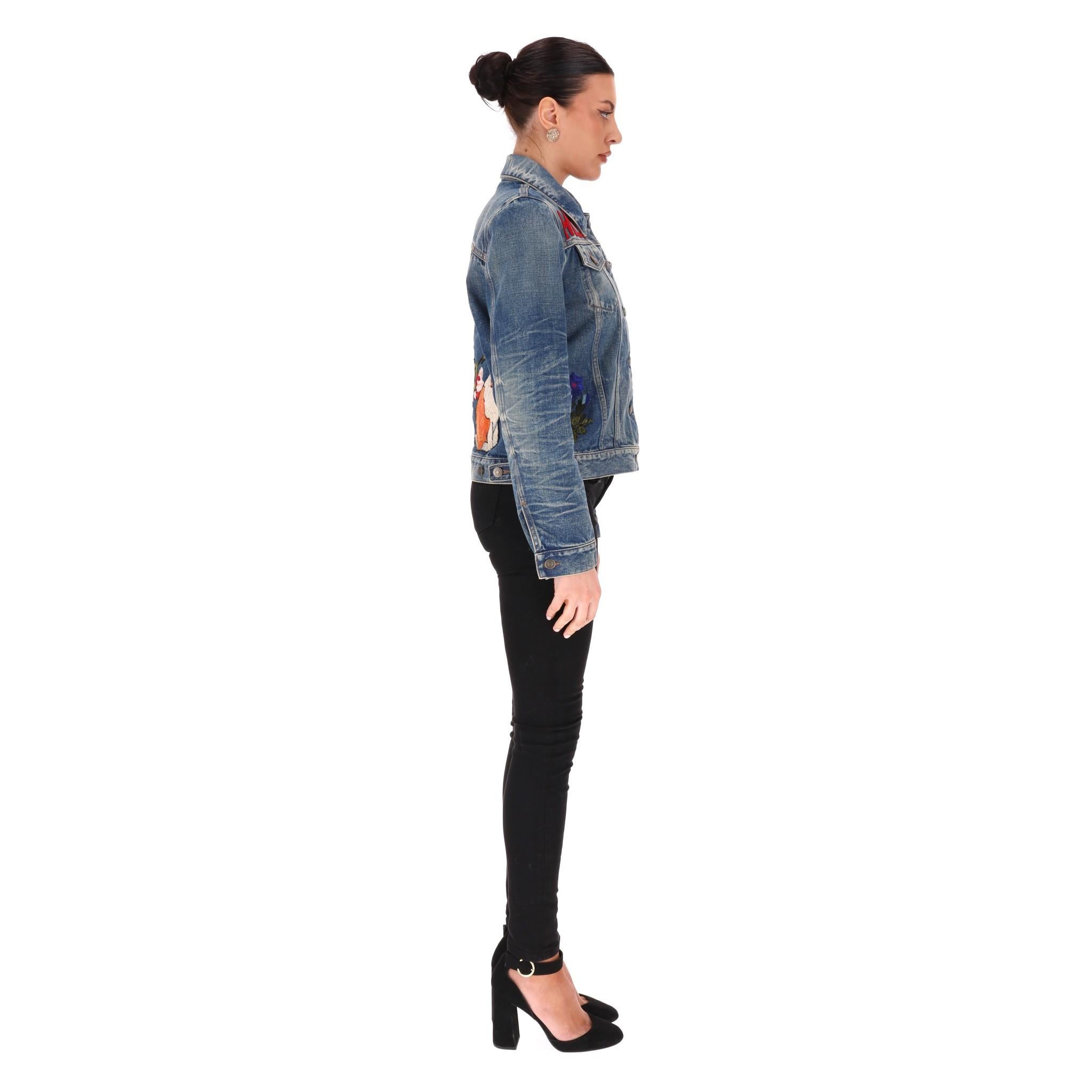 Grigio Giacca di jeans con ricamo a coniglietto 'Hollywood' di Gucci in vendita