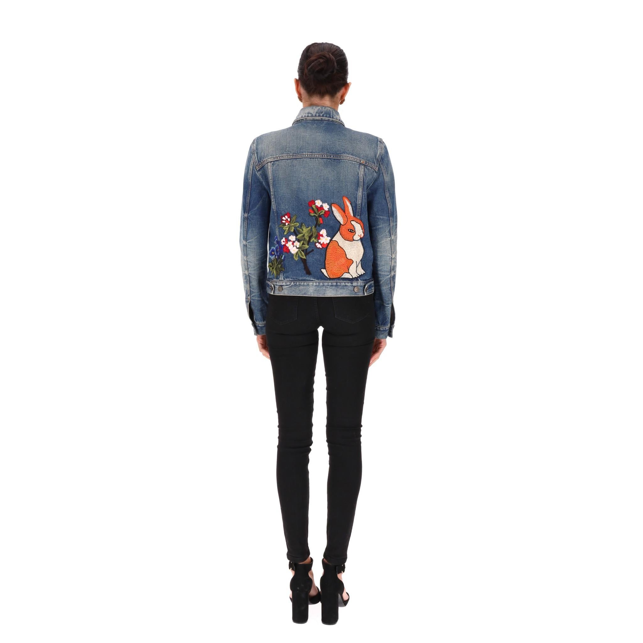 Giacca di jeans con ricamo a coniglietto 'Hollywood' di Gucci In condizioni ottime in vendita a London, GB