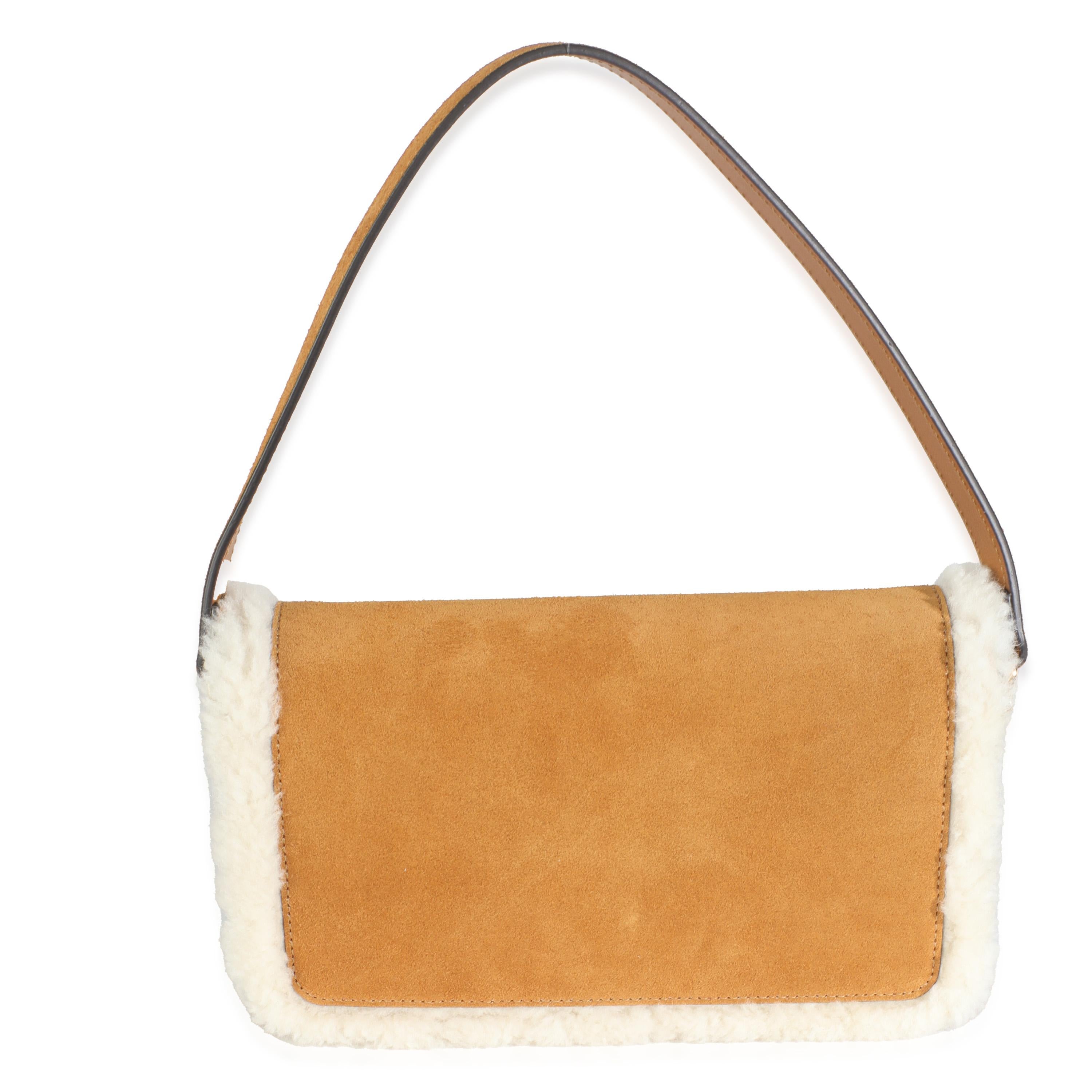 Auflistung Titel: Gucci Honey Beige Wildleder Shearling Horsebit Mini 1955 Umhängetasche
SKU: T146152
Zustand: Gebraucht 
Beschreibung des Zustands: Das grün-rote Gucci-Web wurde 1964 entworfen und gilt seitdem als Erkennungszeichen des Hauses.