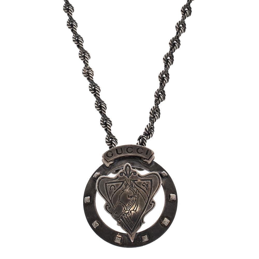 Get a fierce and stylish wardrobe accent when you adorn this Gucci necklace around your neck. It comes in a chain-link design with a horse ascot crest pendant. It is entirely made of silver.

Includes
 Price Tag