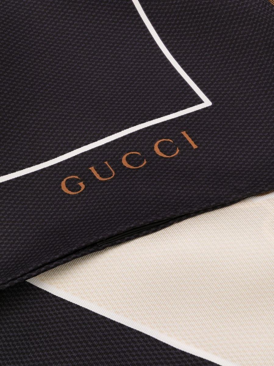 Crafted in Italy from pure black silk, this pre-owned scarf by Gucci features a lightweight construction, a square shape and a colour block style. For an added touch of sophistication, the piece is accented with an elegant, all-over graphic 'horse'