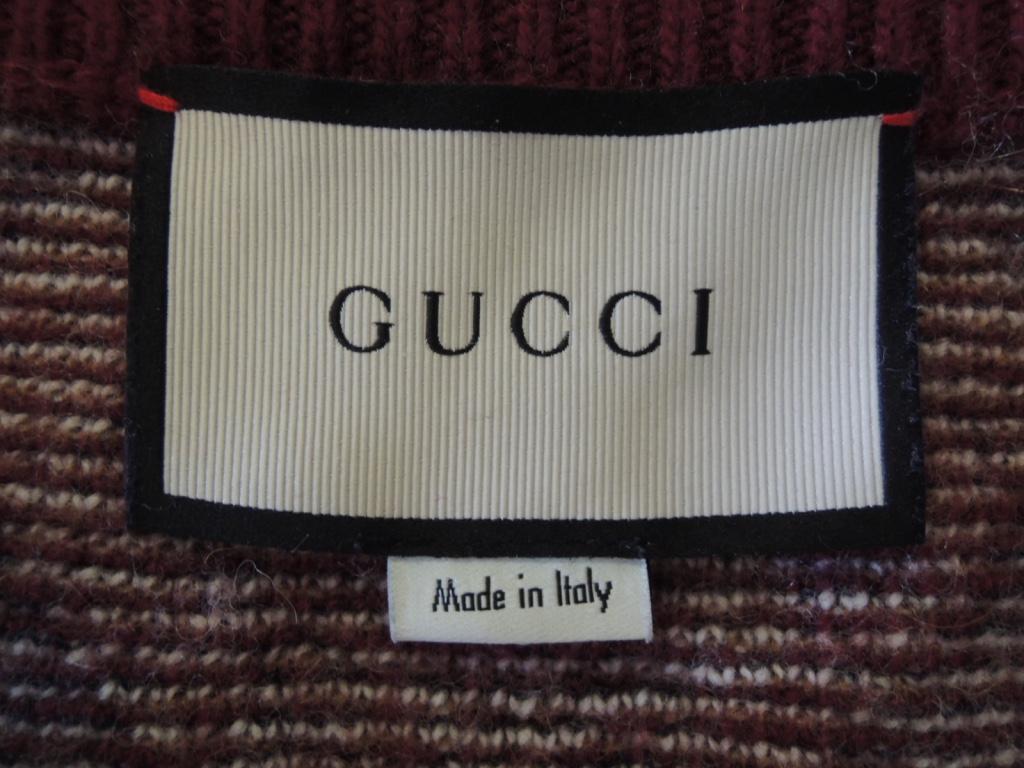Gucci Logo-Pullover mit V-Ausschnitt aus Wolle mit Pferdefliesen im Angebot 1