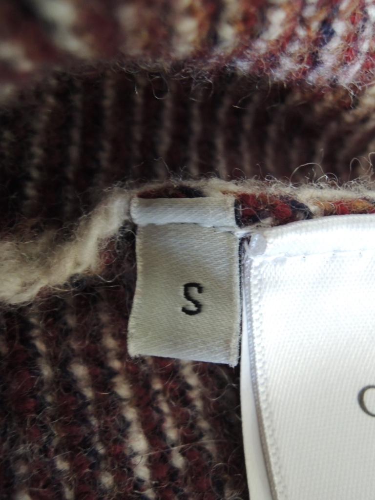 Gucci store horse sweater