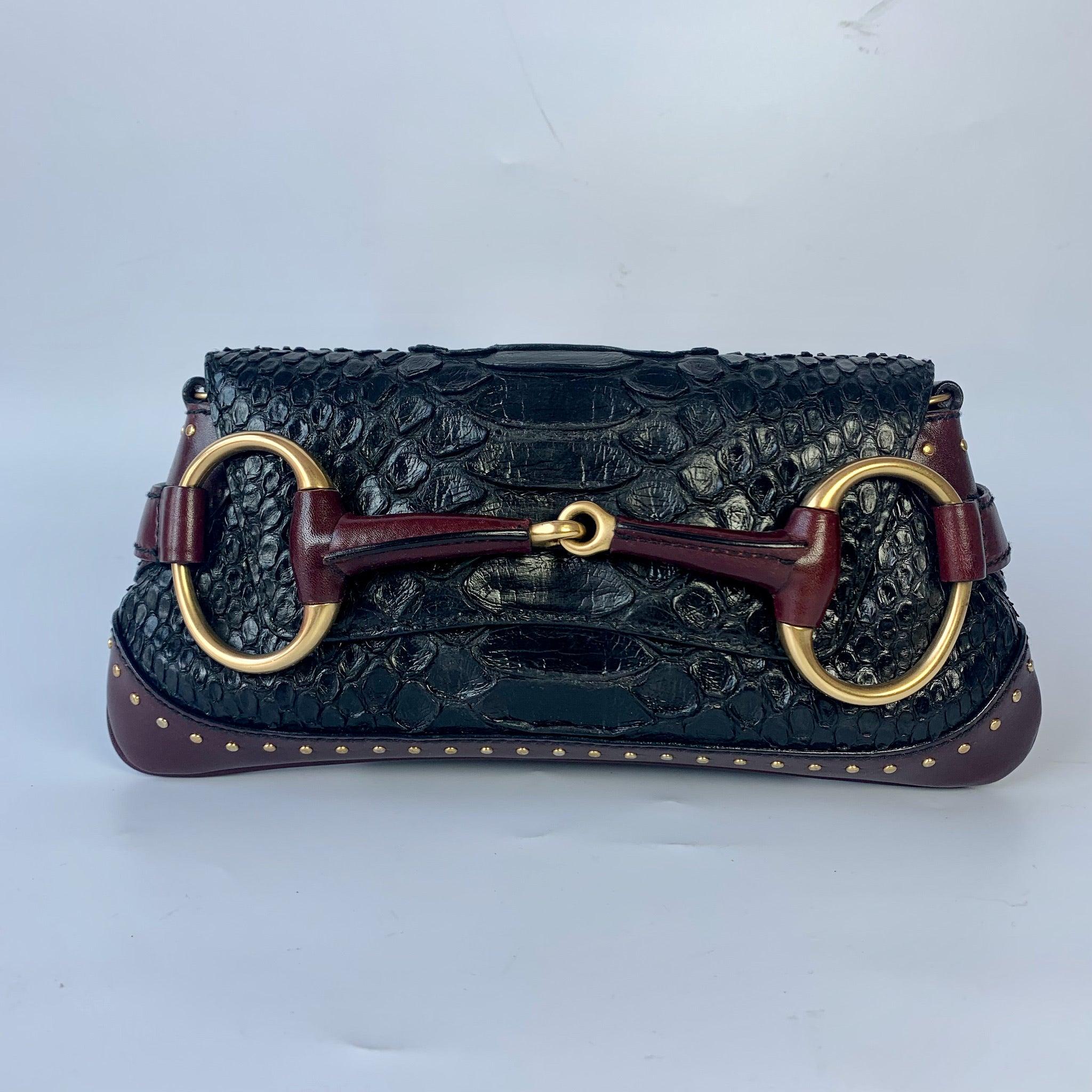 Gucci Horsebit 1955 Black Crocodile Skin, Burgundy Leather Based & Gold Hardware In Good Condition In AUBERVILLIERS, FR