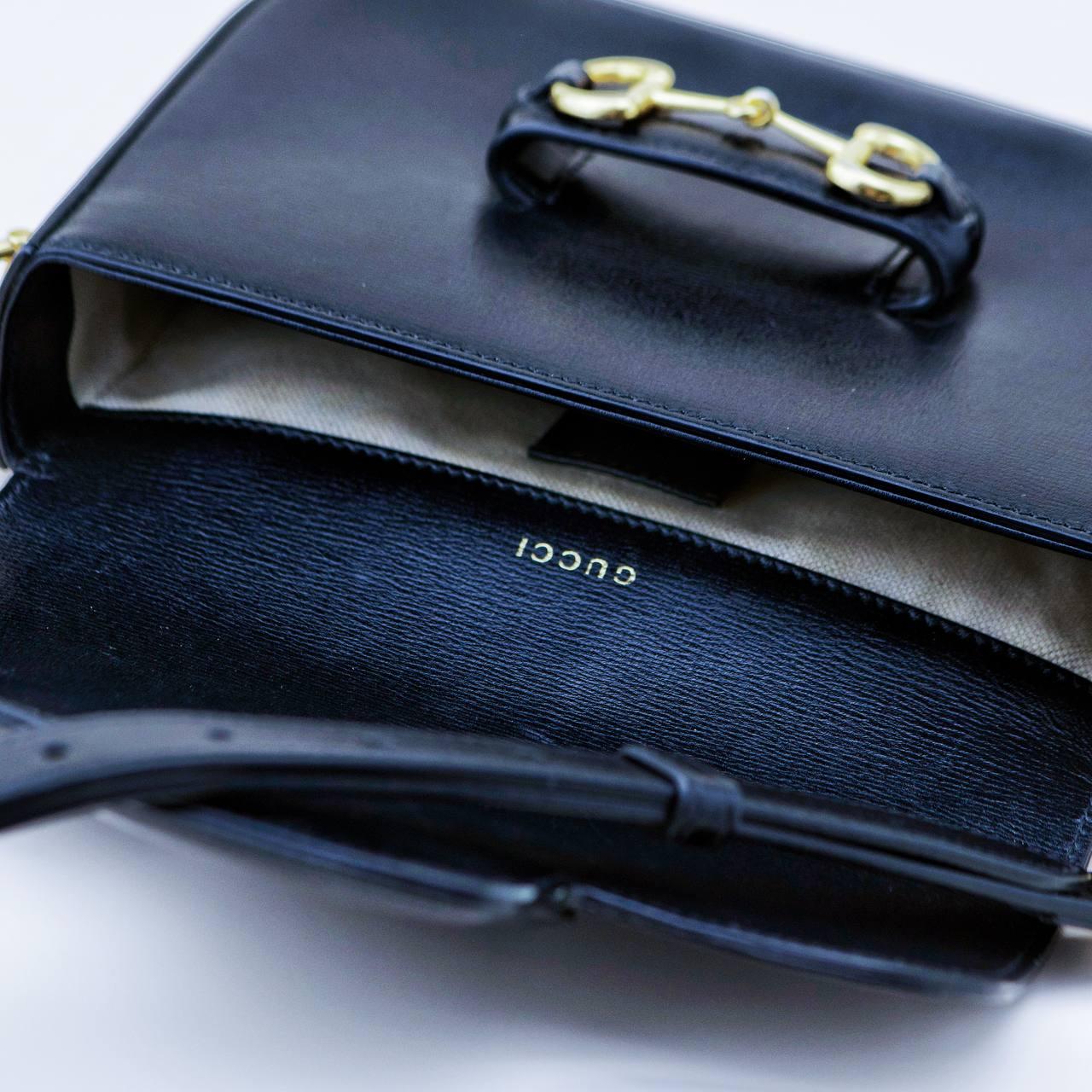 Nero Gucci Horsebit 1955 Borsa piccola in pelle nera Crossbody in vendita