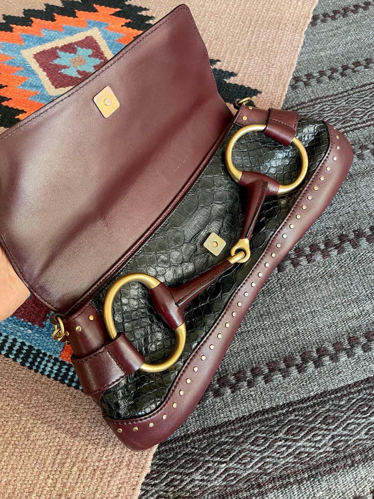 Gucci Horsebit 1955 Chain Bag Black and Burgundy Leather Large Shoulder Bag For Sale 7