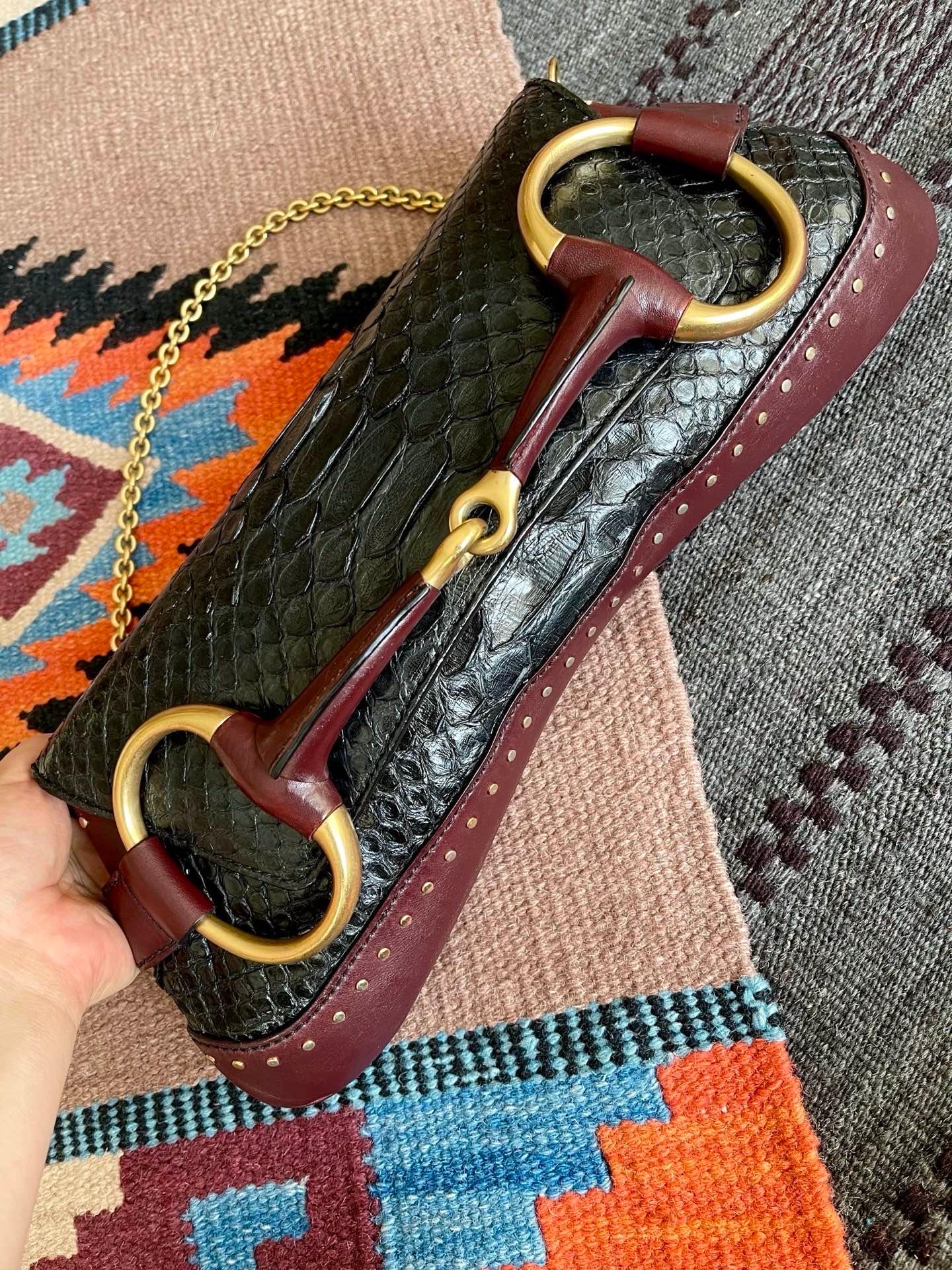 Gucci Horsebit 1955 Chain Bag Black and Burgundy Leather Large Shoulder Bag In Good Condition For Sale In AUBERVILLIERS, FR