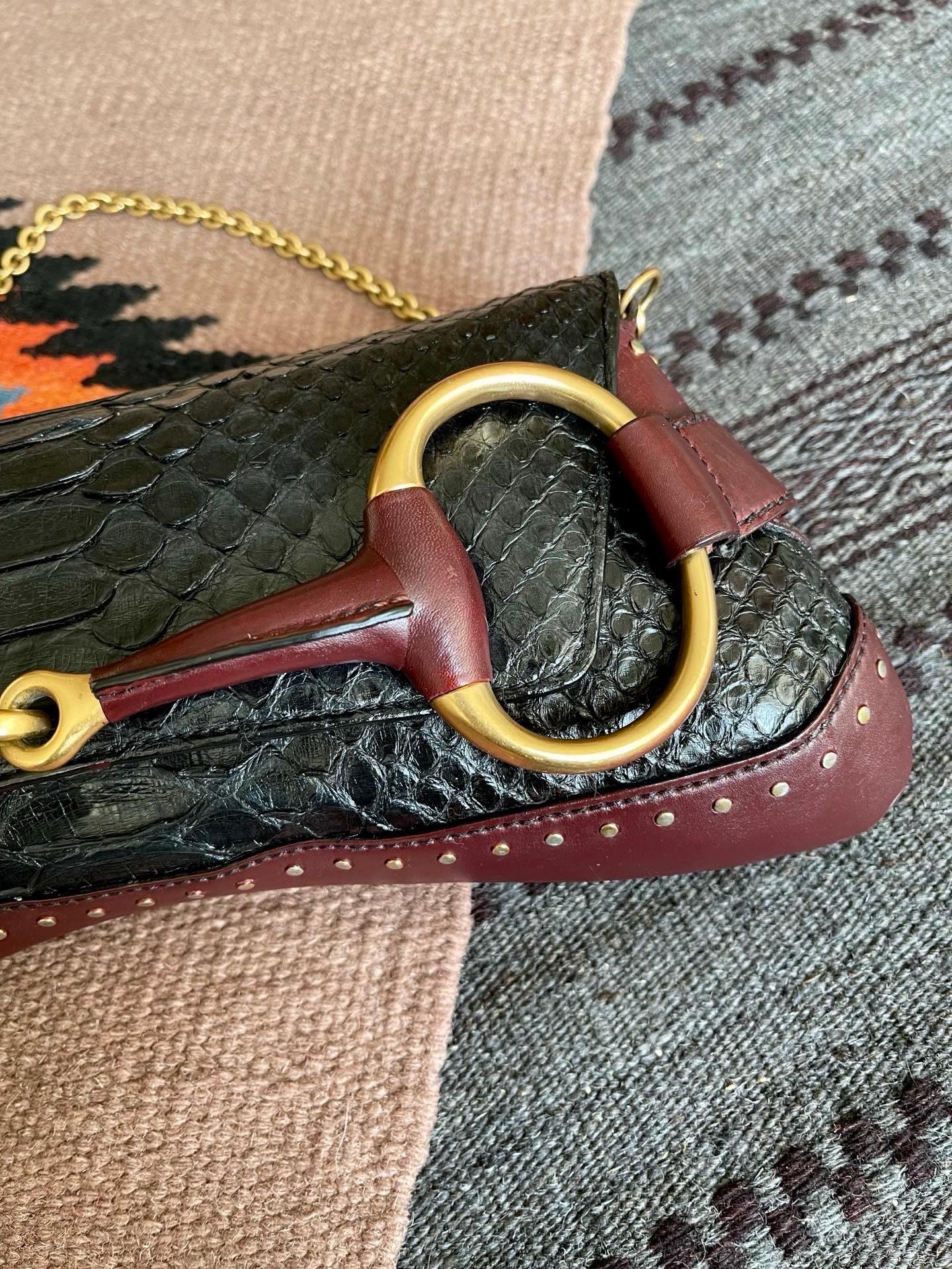 Women's Gucci Horsebit 1955 Chain Bag Black and Burgundy Leather Large Shoulder Bag For Sale