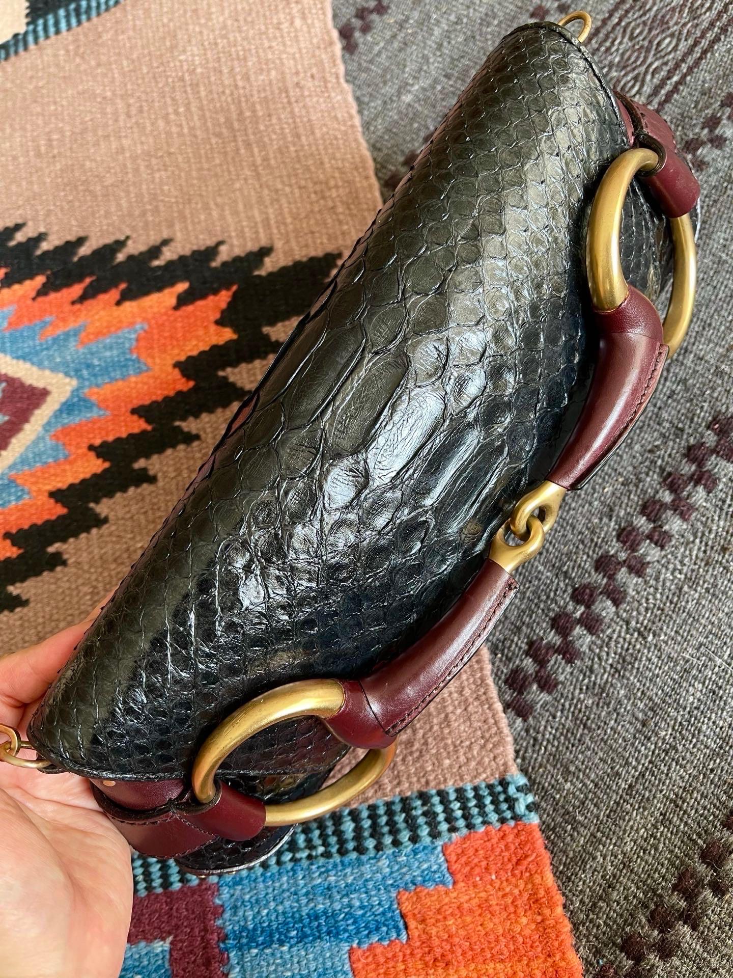 Gucci Horsebit 1955 Chain Bag Black and Burgundy Leather Large Shoulder Bag For Sale 3
