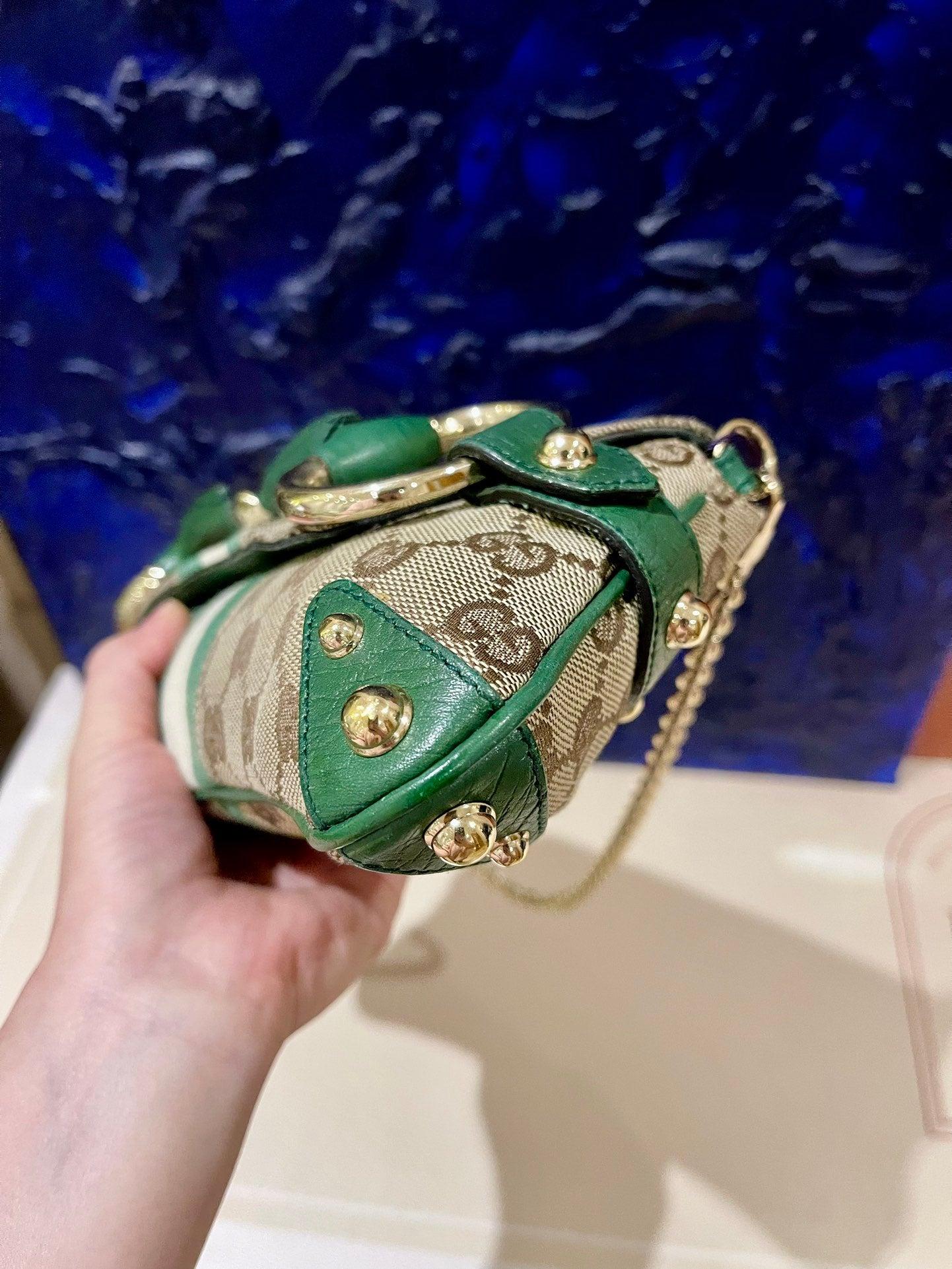 Bolso Gucci Horsebit 1955 Cadena Gucci Monograma Piel Verde y Tachuelas Doradas 5