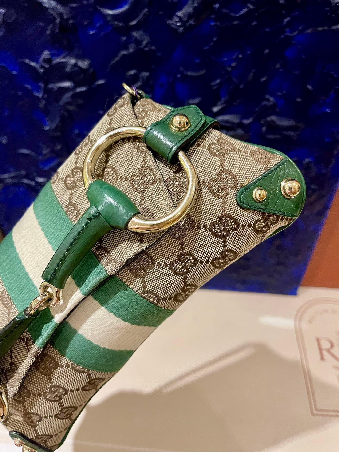 Bolso Gucci Horsebit 1955 Cadena Gucci Monograma Piel Verde y Tachuelas Doradas 4