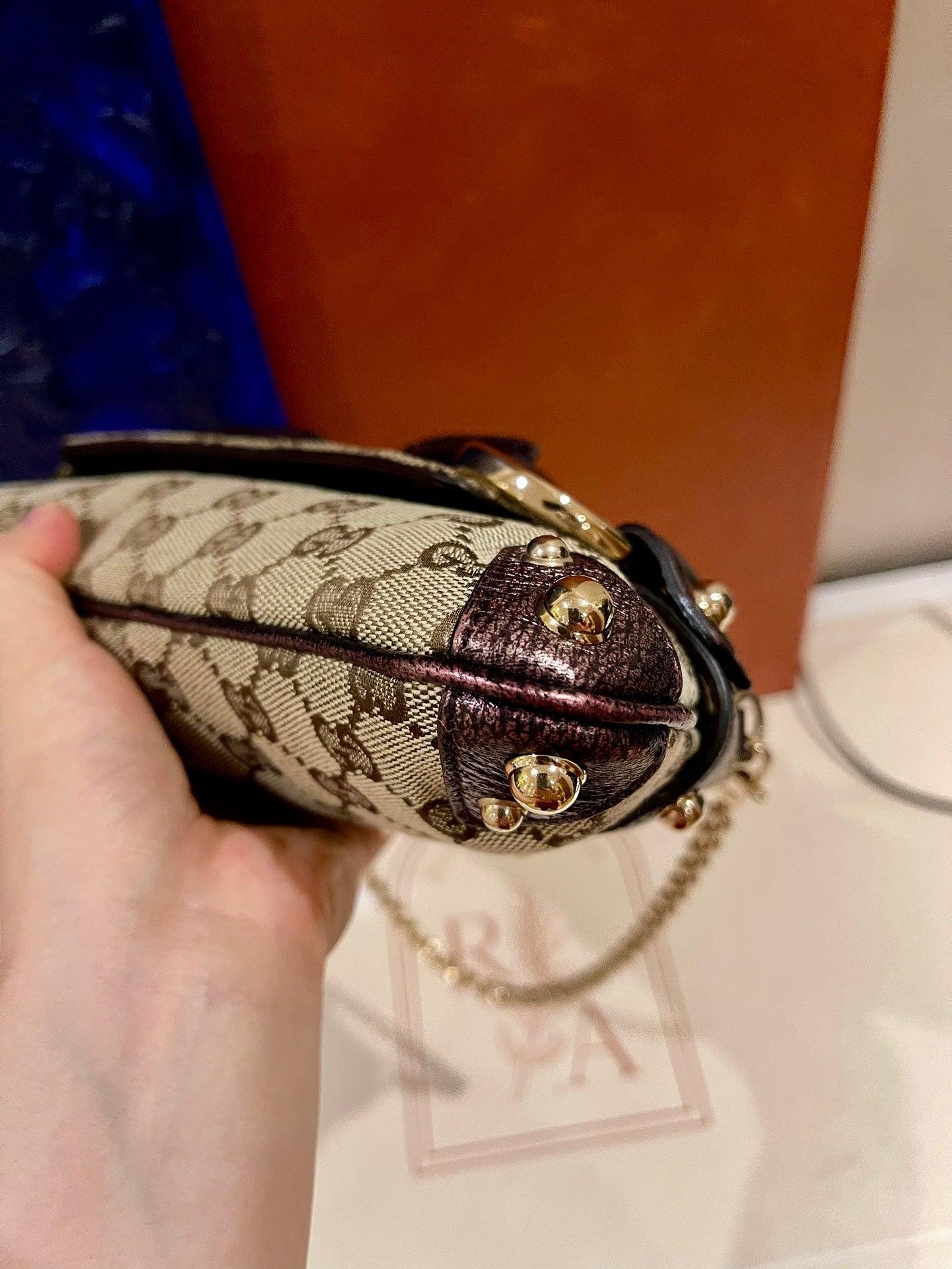 Gucci Horsebit 1955 - Sac à chaîne Monogram en cuir violet irisé et clous dorés 5