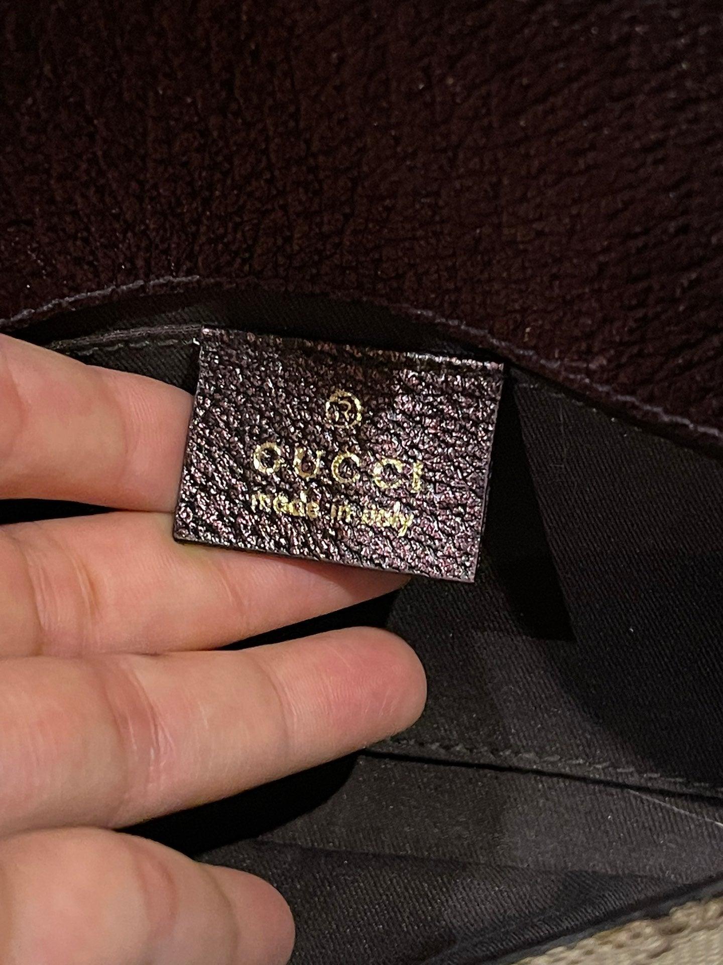 Gucci Horsebit 1955 - Sac à chaîne Monogram en cuir violet irisé et clous dorés 7