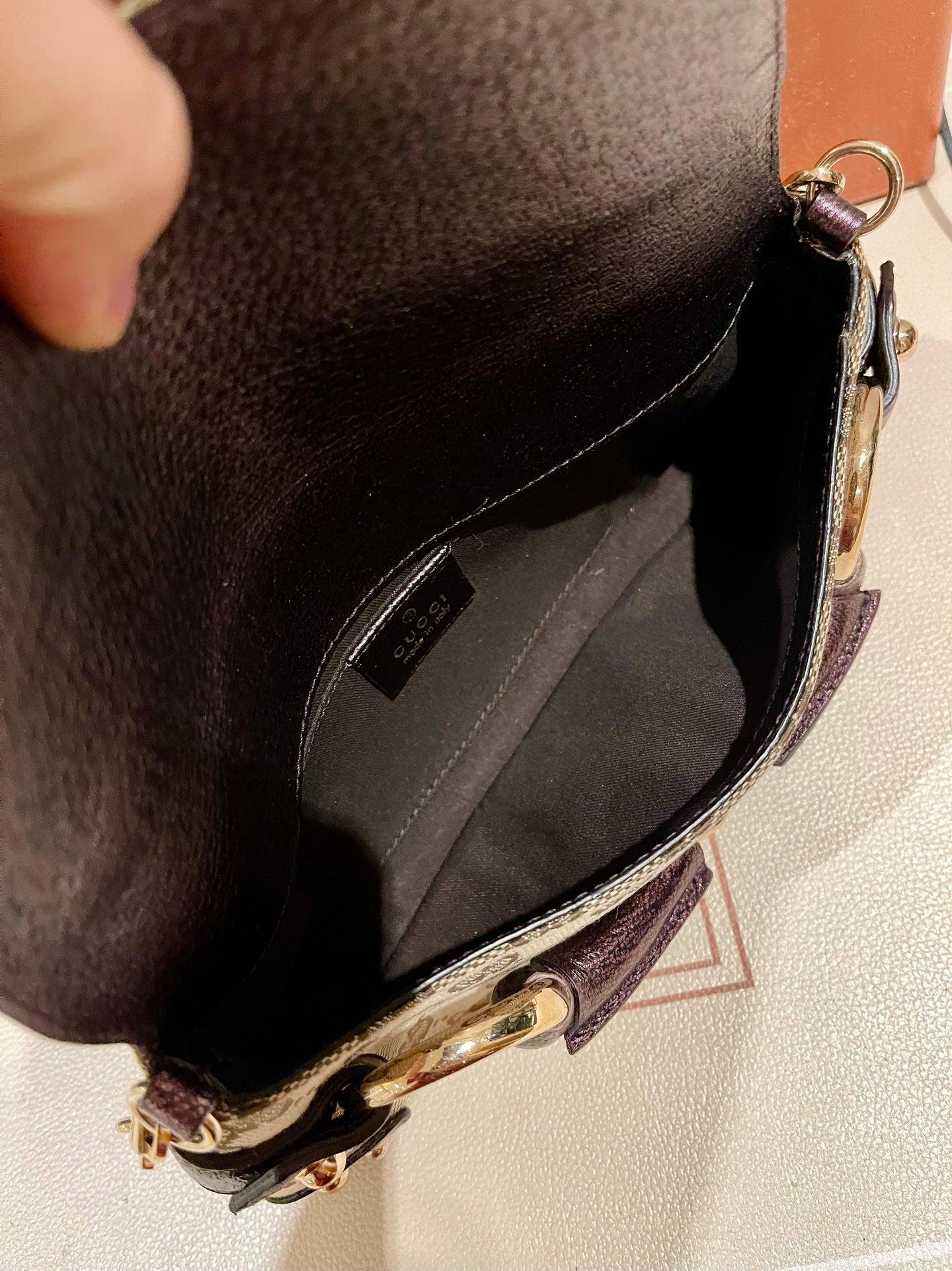 Gucci Horsebit 1955 - Sac à chaîne Monogram en cuir violet irisé et clous dorés 8