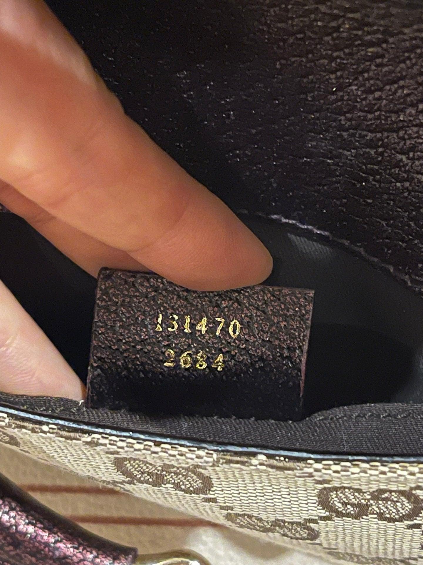Gucci Horsebit 1955 - Sac à chaîne Monogram en cuir violet irisé et clous dorés 10