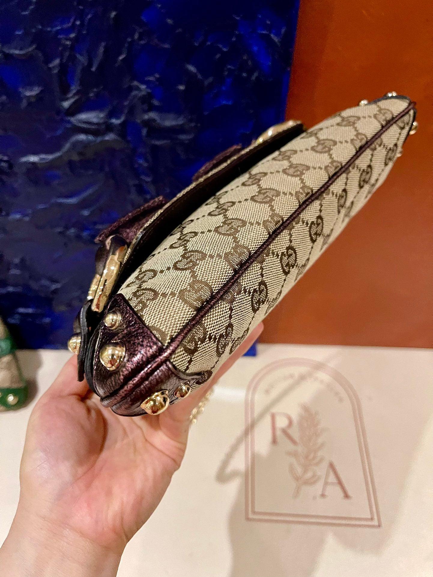 Gucci Horsebit 1955 - Sac à chaîne Monogram en cuir violet irisé et clous dorés 3