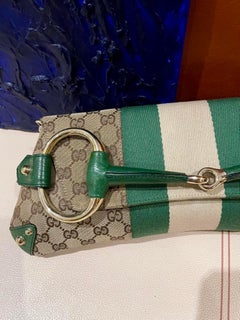 Gucci Horsebit 1955 Catena in Tessuto Gucci Monogram Pelle Verde e Borchie Oro