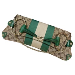 Gucci Horsebit 1955 Chain Cloth Gucci Monogram en cuir vert et clous dorés