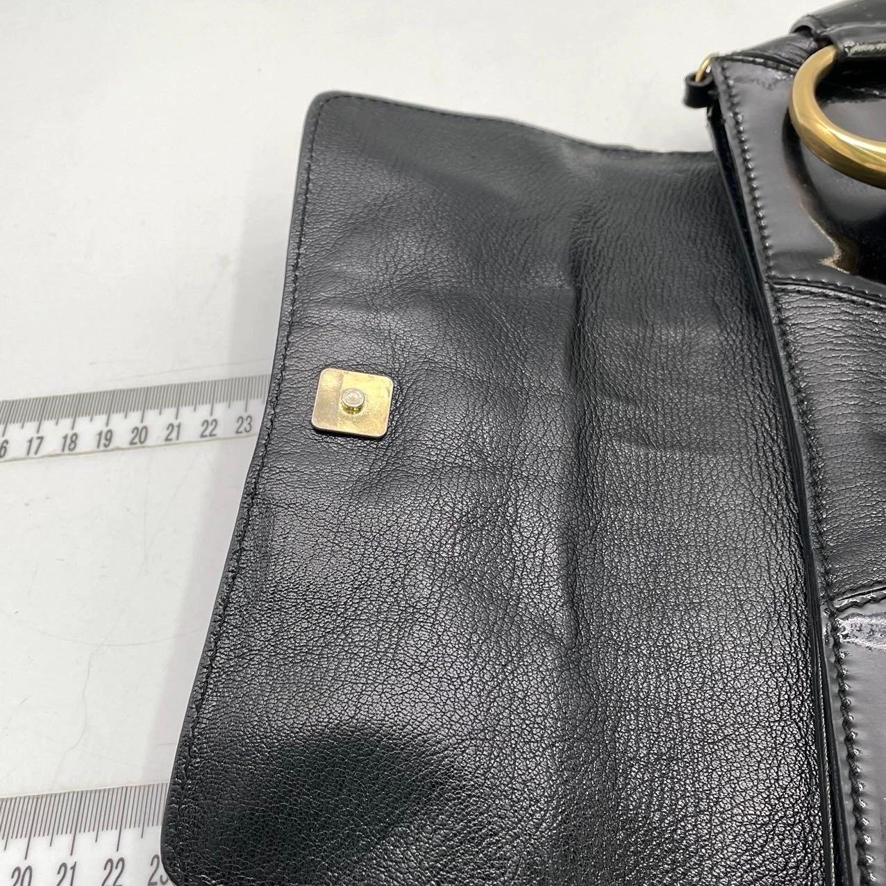 Gucci 1955 Horsebit Chain Large Black Leather and Patent Leather Shoulder Bag en vente 8