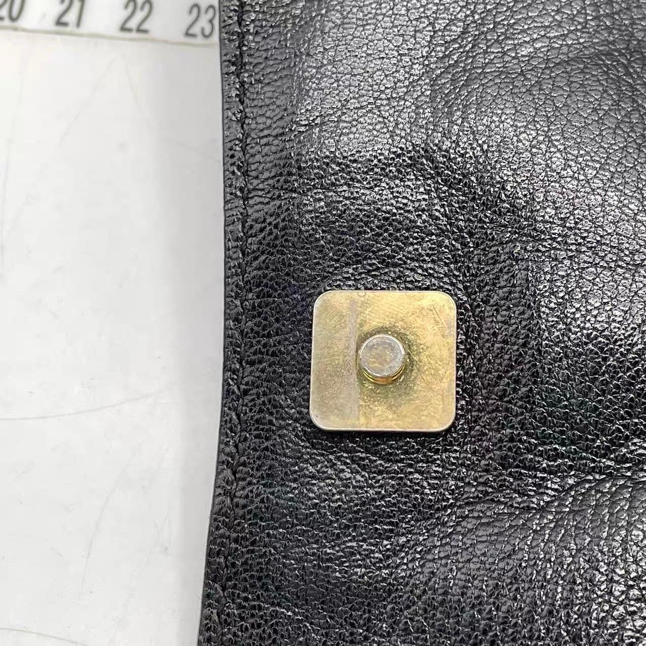 Gucci 1955 Horsebit Chain Large Black Leather and Patent Leather Shoulder Bag en vente 10