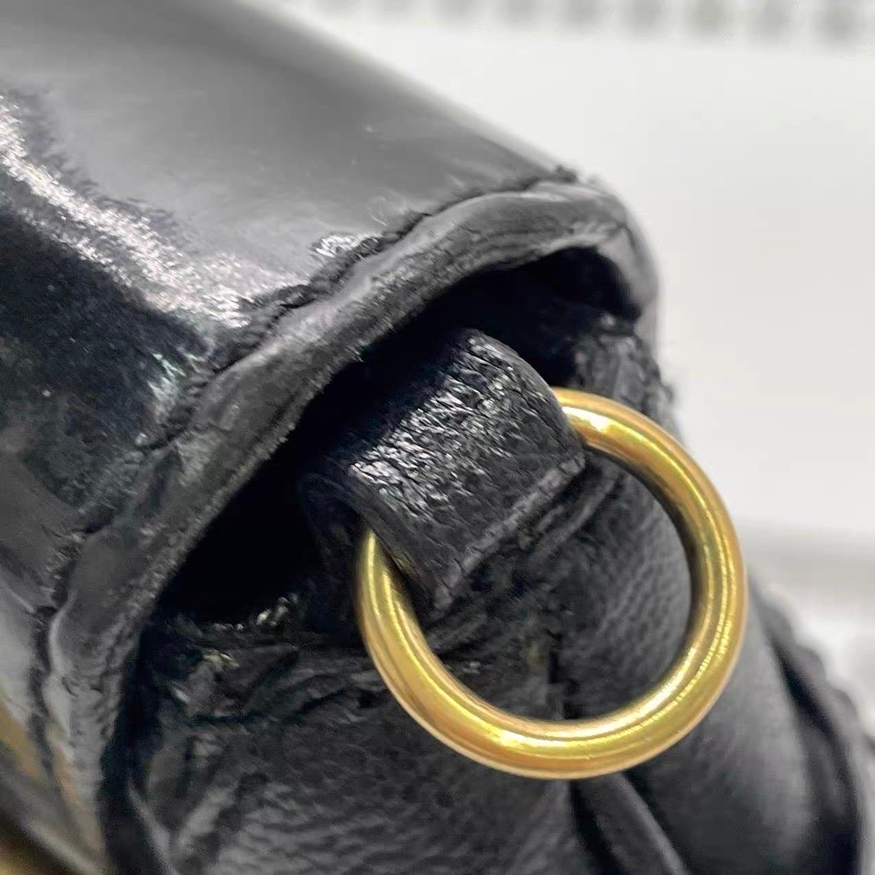 Gucci 1955 Horsebit Chain Large Black Leather and Patent Leather Shoulder Bag en vente 15