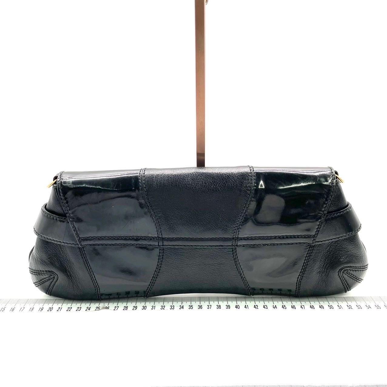 Gucci 1955 Horsebit Chain Large Black Leather and Patent Leather Shoulder Bag en vente 1