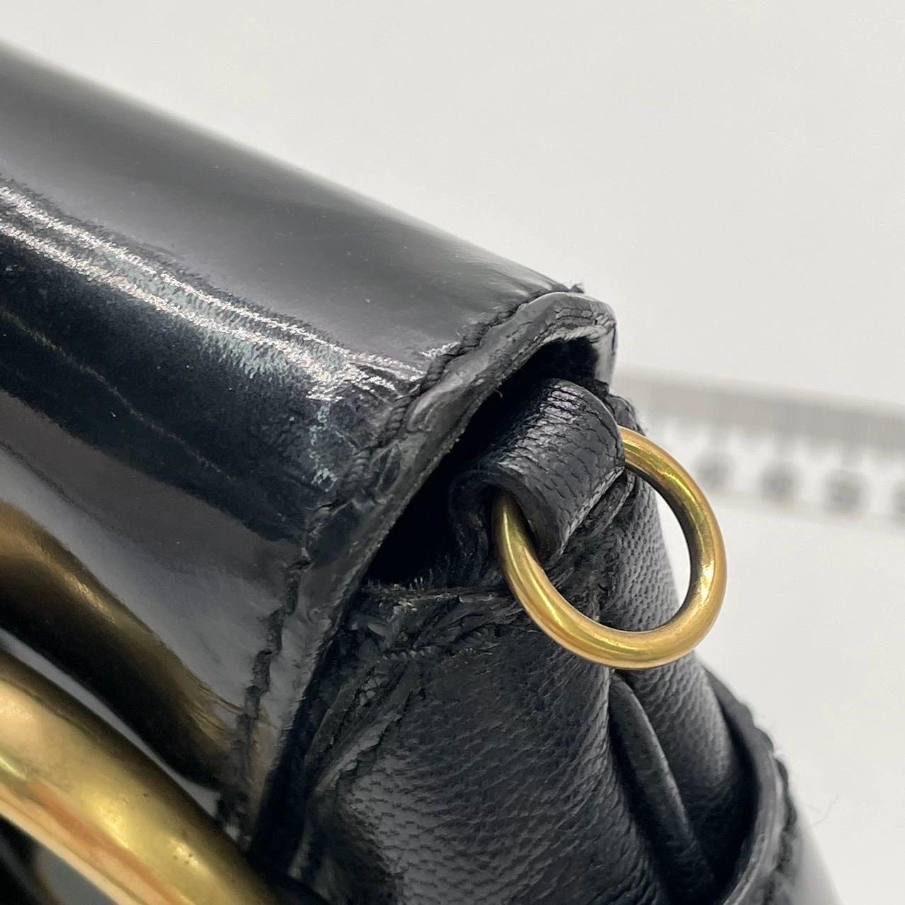 Gucci 1955 Horsebit Chain Large Black Leather and Patent Leather Shoulder Bag en vente 4