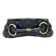 Gucci Borsa a tracolla grande con catena Horsebit 1955 in pelle nera e vernice