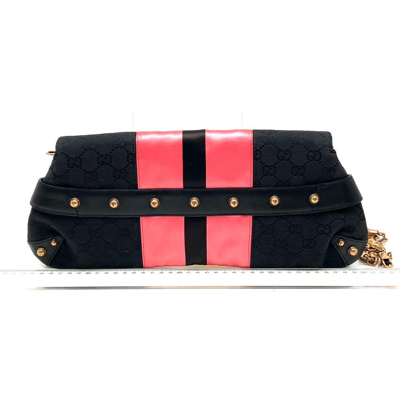 Gucci Horsebit 1955 Chain Large Shoulder Bag Black Monogram with Pink Silk

  
  Make a statement with this large Tom Ford era iconic Gucci Horsebit 1955 Chain shoulderbag. Crafted from iconic Gucci monogram in black cloth, with signature pink Gucci