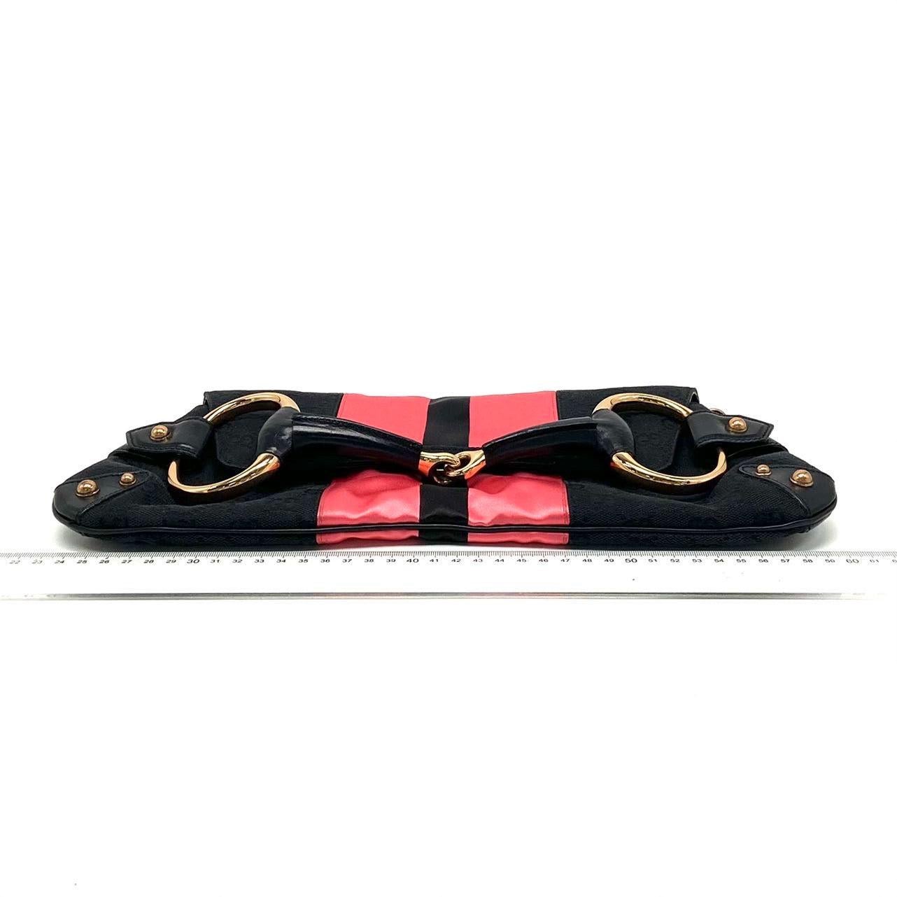 Gucci Horsebit 1955 Chain Large Shoulder Bag Black Monogram with Pink Silk In Excellent Condition For Sale In AUBERVILLIERS, FR