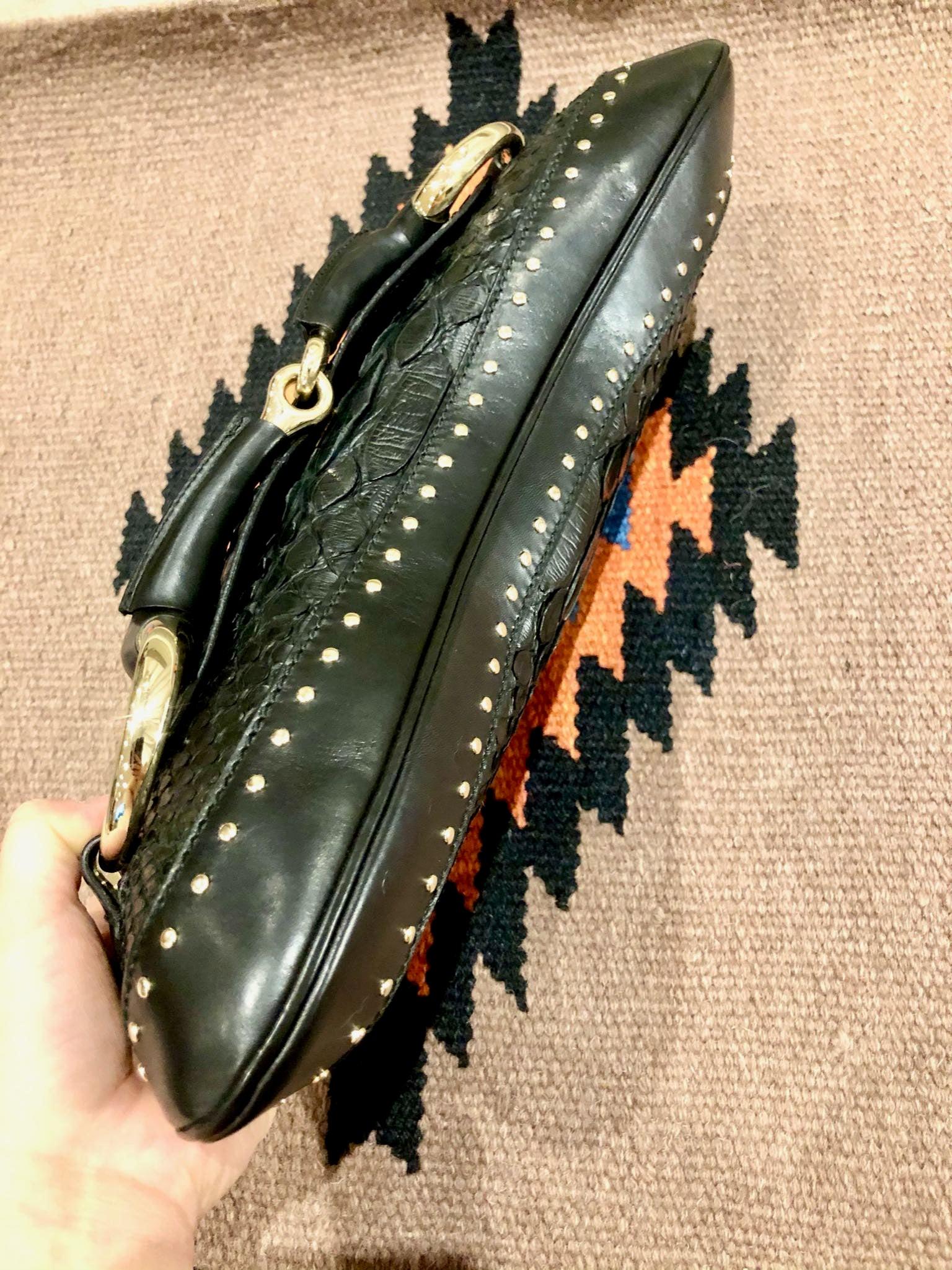 Gucci Horsebit 1955 Chain Shoulder bag Large Black Crocodile Leather
 These are professional photos of the actual bag offered by Luxbags.
 Make a statement with this large all black leather Gucci shoulder bag. Crafted from scratch resistant black