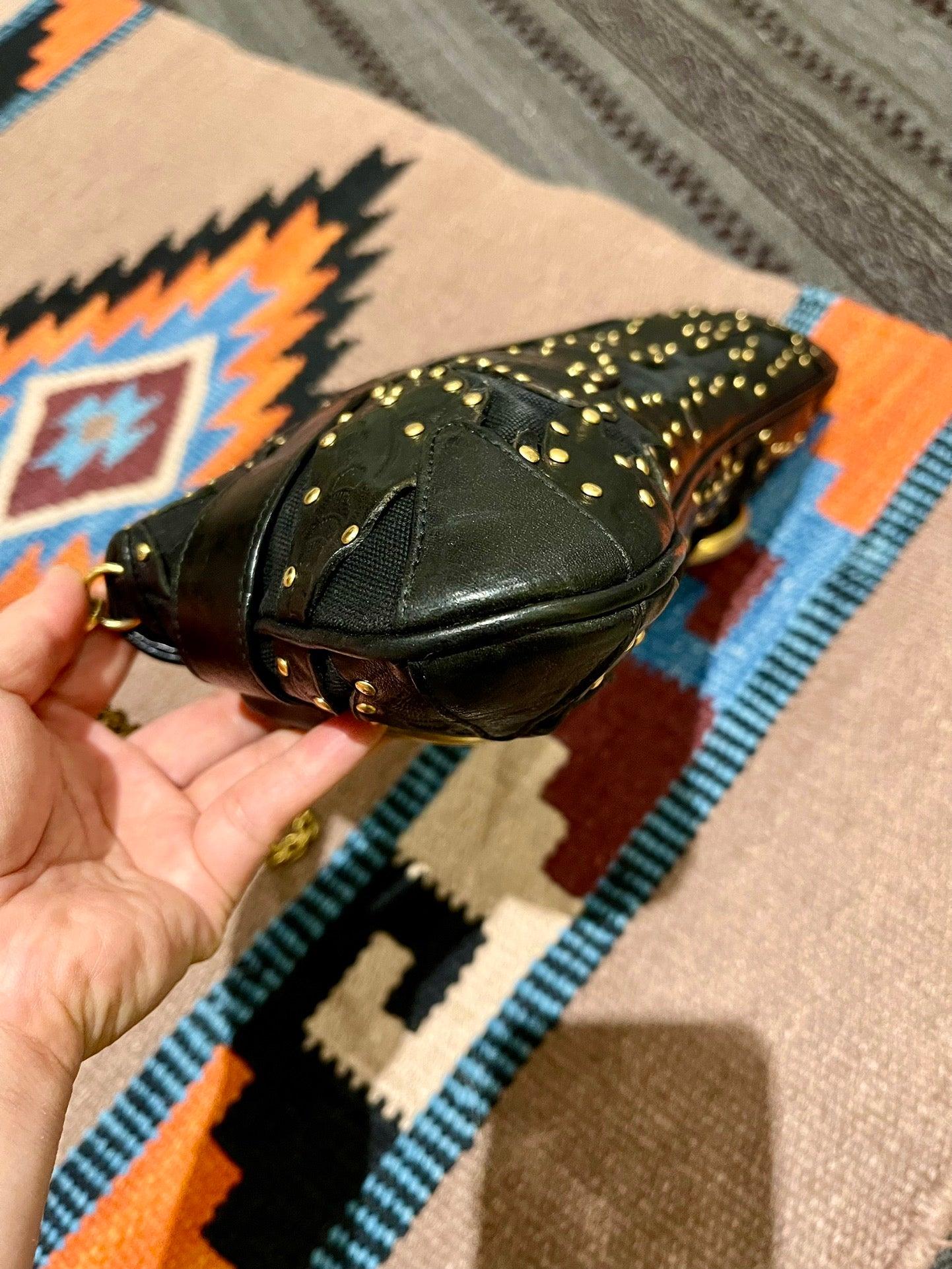 Gucci Horsebit 1955 Kette Umhängetasche Große aus schwarzem geprägtem Leder mit Goldnieten im Angebot 7